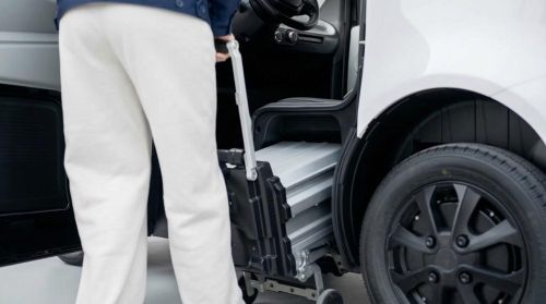 Về quãng đường, Nano S05 bản pin cố định có phạm vi khoảng 120 km, trong khi bản 2 pin có thể di chuyển khoảng 150 km. Quãng đường di chuyển của TMT Motors Nano S05 kém hơn Bestune Xiaoma (170 km) và VinFast Minio Green (210 km).