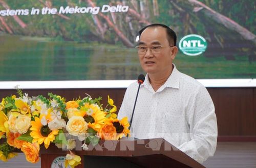 Ông Bùi Thanh Phong, Phó Giám đốc Vườn quốc gia Tràm Chim phát biểu tại Hội thảo. Ảnh: Nhựt An - TTXVN