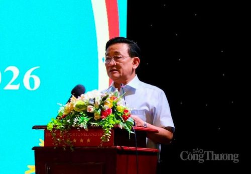 Ông Trần Quốc Tuấn, Giám đốc Sở Công Thương tỉnh Vĩnh Long, phát biểu tại hội nghị.