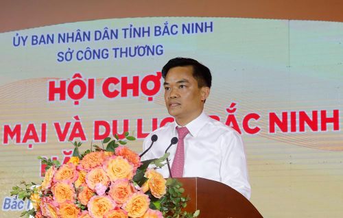  Đồng chí Nguyễn Minh Hiếu, Giám đốc Sở Công Thương phát biểu khai mạc. 