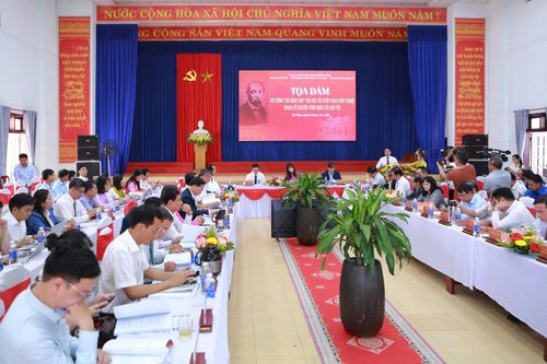 Quang cảnh buổi tọa đàm. Ảnh: T.CÔNG