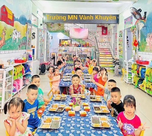 Để bảo đảm bữa ăn bán trú an toàn, việc truy xuất nguồn gốc thực phẩm rất quan trọng. Ảnh: VY DŨNG
