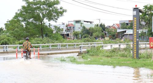 Các tháp báo ngập đang phát huy hiệu quả trong công tác cảnh báo thiên tai. Ảnh: HOÀNG HIỆP