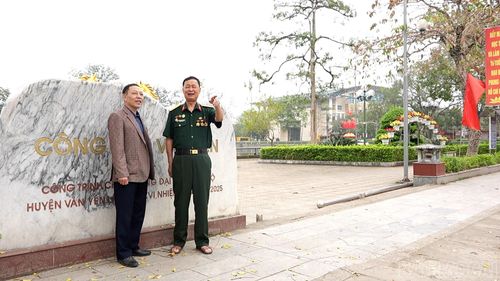 Những người cựu chiến binh cùng nhau ôn lại một "thời hoa lửa".