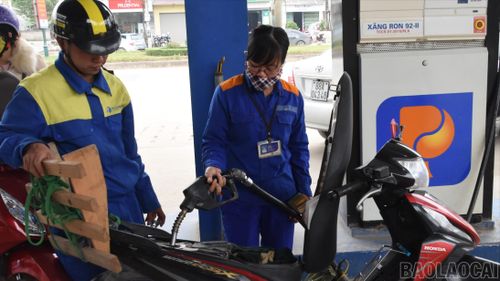 Cửa hàng xăng dầu thuộc hệ thống Petrolimex tại phường Yên Bái.
