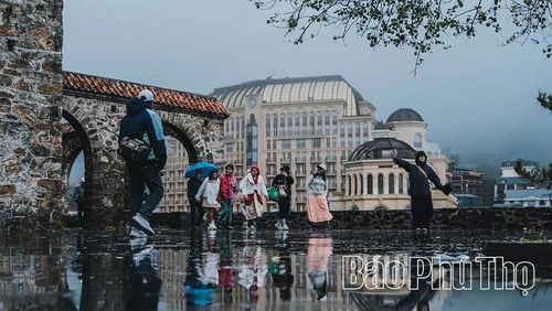 Nhà thờ đá là điểm check in quen thuộc của du khách khi đến Tam Đảo.