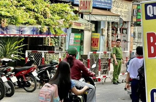 Hiện trường được phong tỏa phục vụ công tác điều tra.
