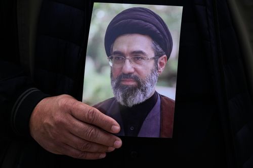 Ảnh tân Lãnh tụ tối cao Iran Ayatollah Mojitaba Khamenei. (Ảnh: AP)