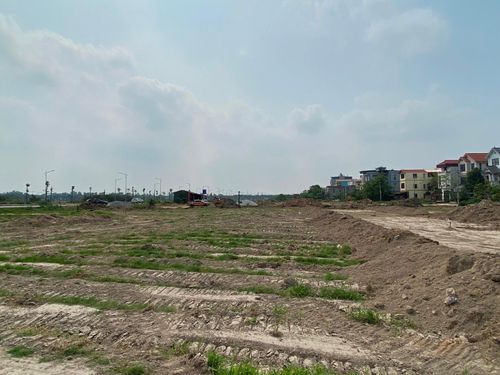 Khu đất thực hiện dự án xây dựng hạ tầng kỹ thuật khu đấu giá quyền sử dụng đất B1 tại thôn Trung Oai. Ảnh: Thanh Hà