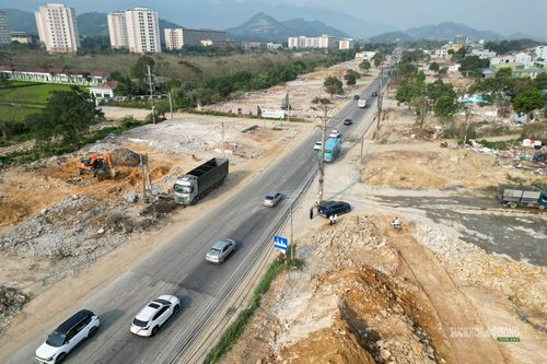 Một số đoạn tuyến đã hình thành nền đường quy mô lớn.