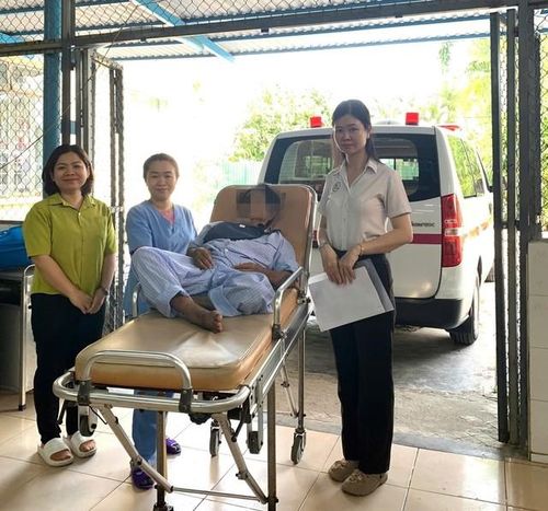 Một trường hợp sống lang thang, trí nhớ kém, bị thương nặng được BVĐK tỉnh Khánh Hòa cứu chữa và bàn giao về Trung tâm Bảo trợ xã hội và Công tác xã hội tỉnh Khánh Hòa.