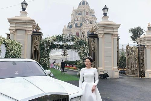 Dù không hoạt động trong lĩnh vực giải trí, Thu Hương vẫn nhận được nhiều sự quan tâm. Sau hôn nhân, vợ chồng cô lần lượt có 3 con và thường xuyên đăng tải hình ảnh về cuộc sống gia đình, du lịch trong và ngoài nước. Nhiều người theo dõi nhận xét cuộc sống của cô khá viên mãn, sung túc.