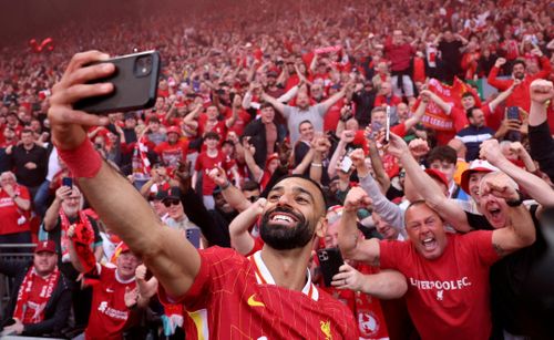  Salah là một trong số những cầu thủ được fan yêu mến. 