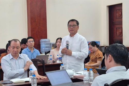  Ông Lê Hoàng, Giám đốc Công ty Đường sách TP.HCM, lo ngại về nguy cơ Đường sách sẽ mất đi "chất sách". 