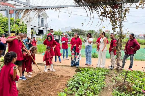 Khách quốc tế tham quan trải nghiệm làng rau Trà Quế