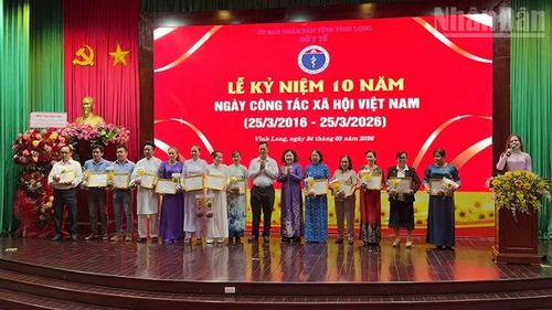 Tuyên dương những người làm công tác xã hội Vĩnh Long.