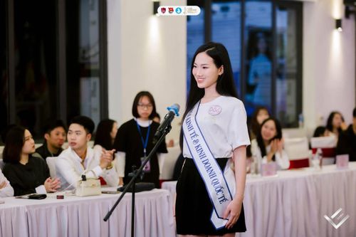  Tố chất thủ lĩnh nhạy bén của Lan Anh được bộc lộ rõ nét khi điều hành các hoạt động đối ngoại của sinh viên. 