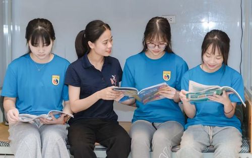 Cô giáo Phạm Thị Thu Trang luôn gần gũi để hiểu và chia sẻ cùng học trò.