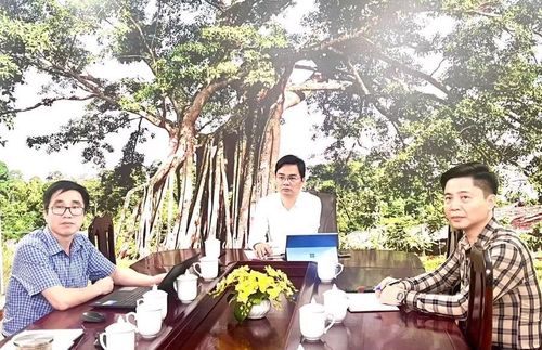 Ông Vũ Đình Hưng, Giám đốc Sở GD&ĐT Tuyên Quang trong buổi làm việc.