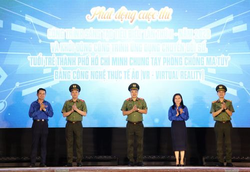 Dịp này, CATP đã khởi động cuộc thi “Công trình sáng tạo tiêu biểu” lần thứ II và công trình ứng dụng chuyển đổi số “Tuổi trẻ TPHCM chung tay phòng chống ma túy” bằng công nghệ thực tế ảo (VR).