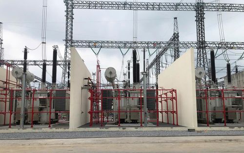 Máy biến áp 500kV-900MVA (AT5) tại Trạm biến áp 500kV Phố Nối được đóng điện thành công.