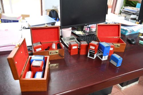 Thiếu tướng Nguyễn Minh Tuấn, Giám đốc Công an tỉnh Phú Thọ trực tiếp chỉ đạo chuyên án và kiểm tra tang vật thu được từ vụ án.
