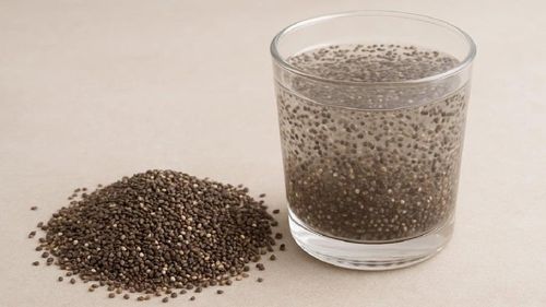 Hạt chi có nhiều chất tốt cho sức khỏe như canxi, magie, sắt và các chất chống oxy hóa nhưng không thể thay thế một chế độ ăn uống cân bằng.