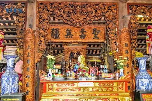 Tô Hiến Thành làm quan dưới 2 đời vua: Vua Lý Anh Tông và Lý Cao Tông, là bậc đại thần, danh tướng kiệt xuất, ông đã giúp 2 vua điều hành chính sự, trị vì đất nước trên tất cả các lĩnh vực: Kinh tế, chính trị, văn hóa, quân sự...