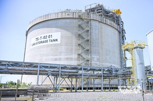 Kho cảng Thị Vải có bồn chứa LNG lớn với dung tích 180.000 mét khối và công suất 1 triệu tấn LNG/năm. Ảnh: Thành Cường