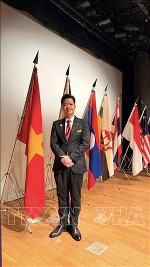 Đại úy Nguyễn Huy Hoàng trong lần tham gia Chương trình Tàu Thanh niên Đông Nam Á - Nhật Bản với vai trò là đại biểu thanh niên Việt Nam. Ảnh: TTXVN phát