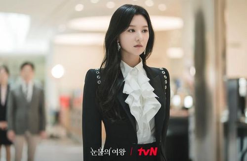Thần thái ngút trời của Kim Ji Won trong Nữ Hoàng Nước Mắt từng làm chao đảo fans hâm mộ. - Ảnh: tvN