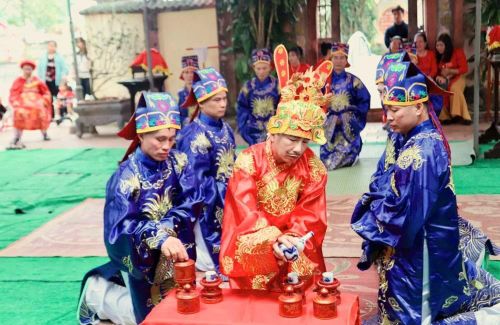 Lễ hội kỳ phúc ở làng Quỳ Chử năm nay diễn ra trong 3 ngày với các nghi thức truyền thống, như: rước kiệu, tế nữ quan, tế nam quan. Những người tham gia tế lễ phải được các cụ trong làng lựa chọn theo tiêu chuẩn là người khỏe mạnh, con cháu thành đạt, ngoan ngoãn... Các nghi lễ truyền thống được tổ chức xuyên suốt trong 3 ngày và có sự đan xen với các trò chơi, trò diễn truyền thống.