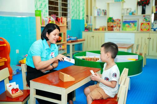 Trung tâm Công tác xã hội (Sở Y tế) với hoạt động can thiệp, trị liệu cho trẻ rối loạn ngôn ngữ. Ảnh: N.Q