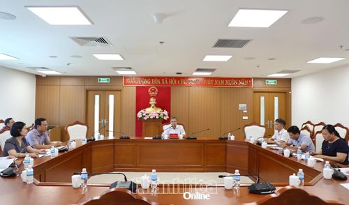 Quang cảnh cuộc họp.