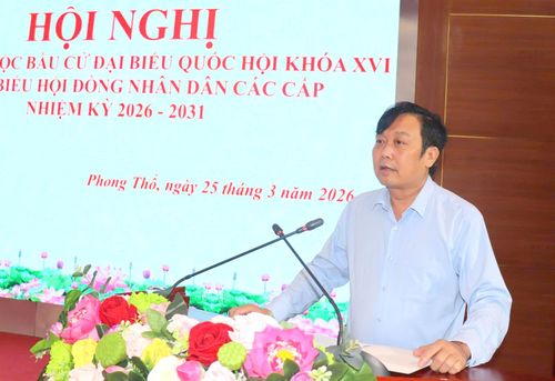 Đồng chí Đinh Quang Tuấn – Ủy viên Ban Chấp hành Đảng bộ tỉnh, Bí thư Đảng ủy, Chủ tịch HĐND xã, Trưởng Ban Chỉ đạo Bầu cử xã phát biểu chỉ đạo tại hội nghị.