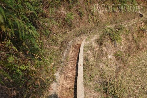 Nhiều đoạn kênh đã bị khô hạn.