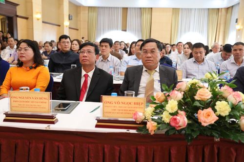 Tỉnh ủy viên, Phó Chủ tịch UBND tỉnh, Chủ tịch Hội đồng giám sát Xổ số tỉnh Lâm Đồng Võ Ngọc Hiệp cùng các đại biểu tham dự