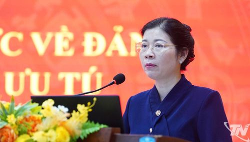 Đồng chí Mai Thị Nhài, Phó Bí thư Đảng ủy UBND tỉnh nhấn mạnh: Việc tham gia lớp bồi dưỡng có vai trò quan trọng đối với mỗi đoàn viên trong quá trình rèn luyện, phấn đấu để tự hoàn thiện, đóng góp tốt nhất cho cơ quan, đơn vị, doanh nghiệp và xã hội.