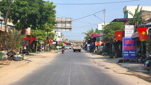 Dọc tuyến được bố trí hệ thống thoát nước ngang và rãnh hộp thoát nước dọc, riêng đoạn thuộc phường Trương Quang Trọng và qua Trung tâm xã Sơn Tịnh sử dụng hệ thống hố thu, hố ga và cống tròn.