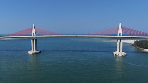 Nhiều dự án trọng điểm đã và đang được triển khai. Trong ảnh là công trình cầu Thuận An, cầu vượt cửa biển dài nhất miền Trung.
