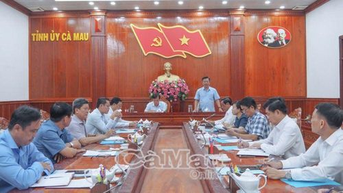 Đồng chí Hồ Trung Việt, Ủy viên Ban Thường vụ Tỉnh ủy, Trưởng ban Tuyên giáo và Dân vận Tỉnh ủy, báo cáo một số kết quả nổi bật trong quý I và nhiệm vụ trọng tâm thời gian tới của đơn vị.