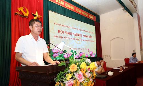 Phó Bí thư Đảng ủy, Chủ tịch UBND xã Phúc Sơn Trần Xuân Hải tiếp thu các ý kiến, phát động phong trào thi đua năm 2026. Ảnh: Kim Nhuệ