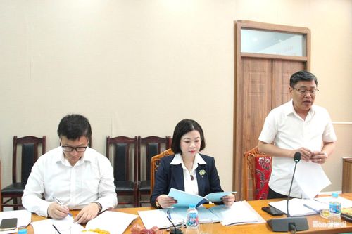 Bí thư Đảng ủy, Chủ tịch HĐND xã Đại Thanh Đặng Đức Quỳnh báo cáo tại buổi làm việc. Ảnh: Đức Chung