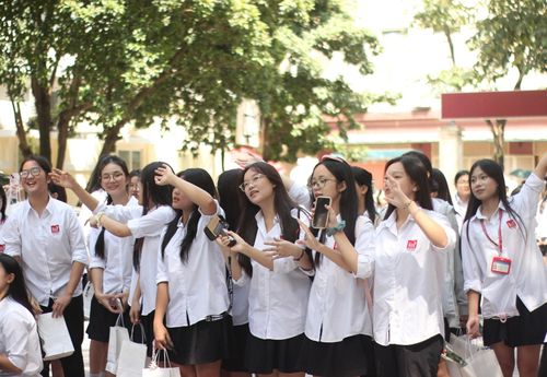 Học sinh Trường THPT chuyên Khoa học xã hội &amp; nhân văn. Ảnh: USSH