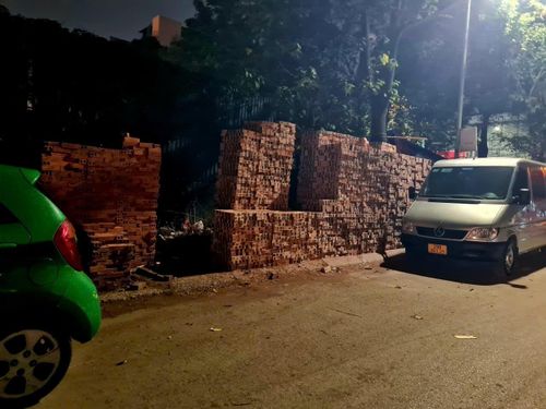 Diểm tập kết vật liệu xây dựng tại ngõ 205 đường Xuân Đỉnh.