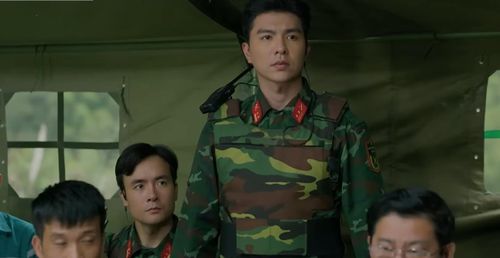 Trung tá Minh Kiên chỉ huy nhóm 1 thực hiện công tác giải cứu những người đang bị bắt cóc. Ảnh VTV