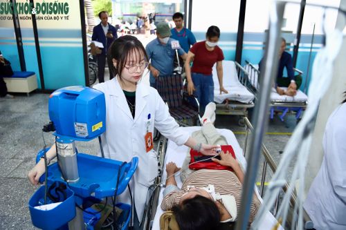 Mỗi bệnh nhân khi đến Trung tâm Cấp cứu và Hồi sức tích cực Bệnh viện Đại học Y Hà Nội đều được đánh giá ban đầu, lấy thông tin cần thiết để phân loại và lựa chọn hướng xử trí phù hợp.