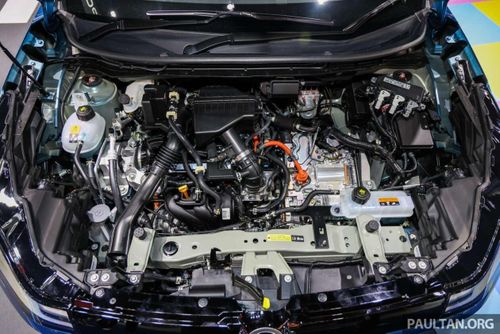 Nissan Kicks e-Power về cơ bản là một mẫu xe điện phạm vi mở rộng (EREV), trong đó động cơ xăng 1.2L chỉ đóng vai trò máy phát điện, cung cấp năng lượng cho gói pin lithium-ion dung lượng 2,06 kWh và hỗ trợ hoạt động của motor điện, cho công suất đầu ra tối đa 134 mã lực, mô-men xoắn cực đại 280 Nm.