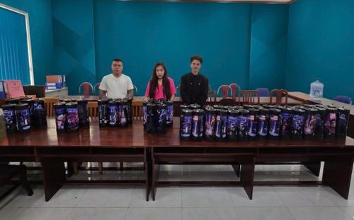 Các đối tượng cùng tang vật