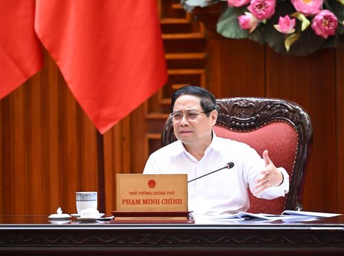  Thủ tướng Phạm Minh Chính yêu cầu không để thiếu nguồn cung xăng dầu, không để ách tắc sản xuất, kinh doanh, không để mất ổn định, trật tự an toàn xã hội. Ảnh: VGP 